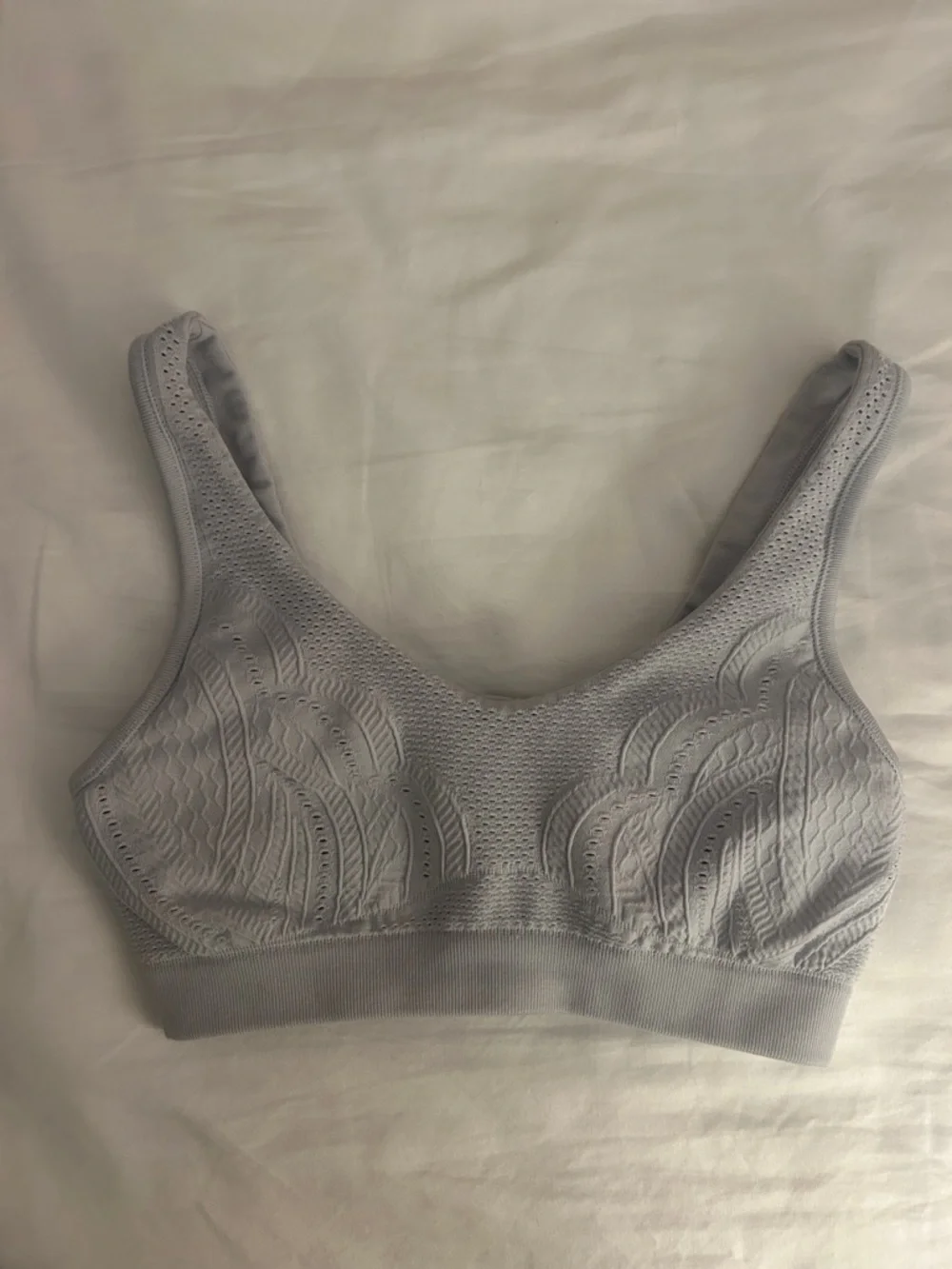 4 cute sports bras - Picture 5 of 10